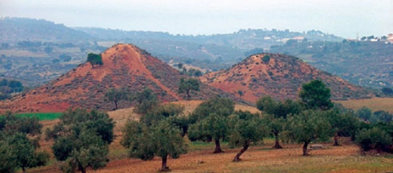 Oι λόφοι των Μεγάρων που κρύβουν μυστικά